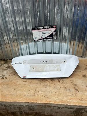 Nissan Almera Bootlid