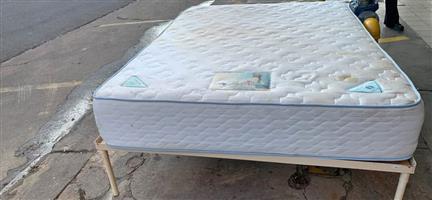 Queen bed  280 Steve Biko road  Gezina  Pretoria  Wattsup 