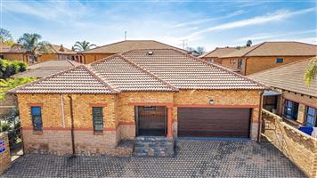 3 Bedroom Stunning Home In Secure Complex in Beyers Park