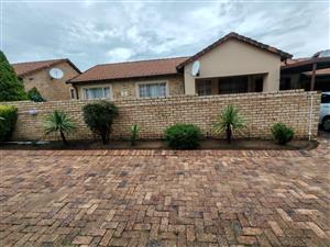 3 Bedroom Townhouse for Sale in Sasolburg Ext 11