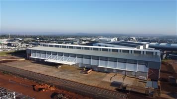 Warehouse to let in Louwlardia