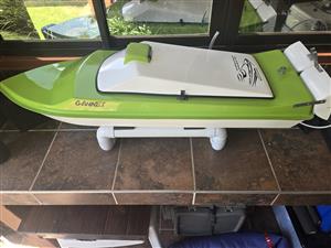Gannet bait boat for sale, immaculate, 3 batteries, charger and remote and stand