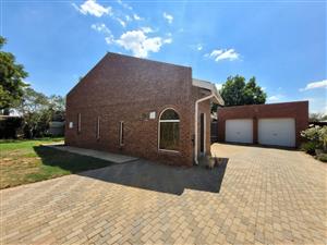 Beautiful family friendly home in RIebeeckstad for sale