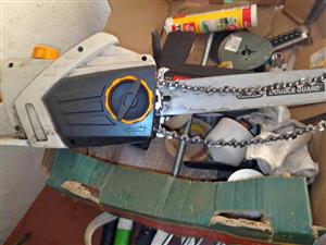 Electric chainsaw and leafblower