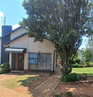 House For Sale in Freeway Park