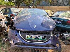 Peugeot 208 stripping for parts
