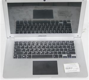 Mecer laptop with charger S036279A