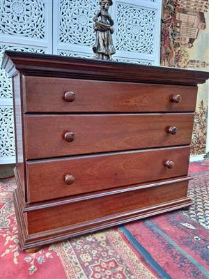 Classic Mahogany Four‑Drawer Chest Pair( price is per pedestal)