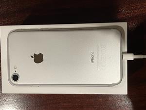 I Phone 7 128G. Silver Mint condition