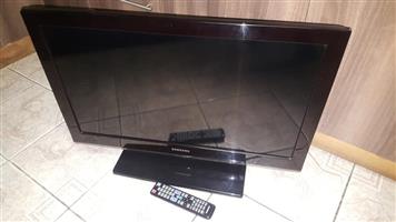 Samsung 32" FHD LCD tv