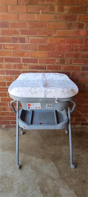 Chelino Baby Bath, Stand and Changing table