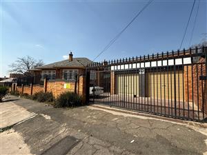 8 Bedroom house for sale in Rosettenville
