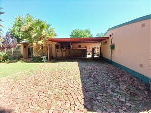 Neat, spacious family house for sale in Sasolburg walking distance to schools and all other amenitie