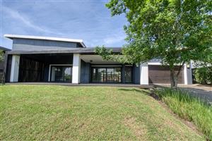 Stunning 4 Bedroom House in Palm Lakes