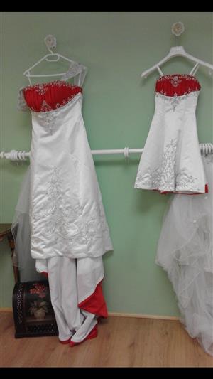 Never been worn wedding dress+matching little bride dress