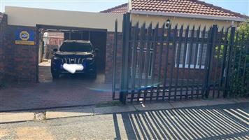 Townhouse For Sale in Ormonde
