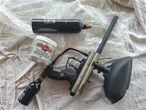 Paintball gun as new with 2 gas bottles