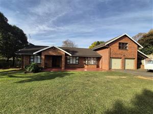 Spacious Family Home in Sought-After Hiltara Park, Hilton