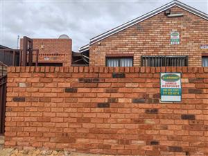 House For Sale in Lenasia South Ext 4