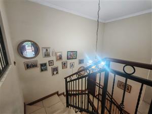 House For Sale in Die Hoewes