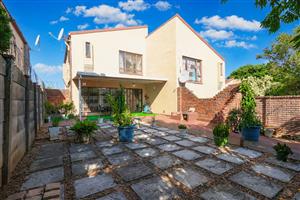 Townhouse For Sale in Woodhaven