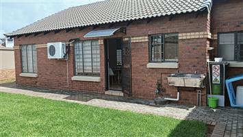 Stylish 3-Bedroom Townhouse in Monavoni – Perfect for Investors or Families!