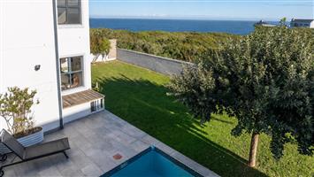 House For Sale in Yzerfontein