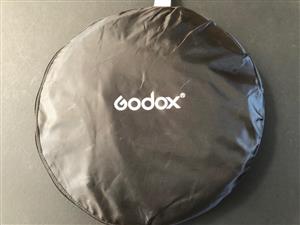 Godox 5-in-1 Collapsible Reflector 110cm - great for outdoor fill in light