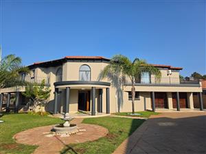 House For Sale in Roylglen Gardens