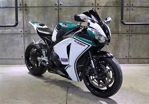 2011 Honda CBR1000RR - 34 000km  SC Project Exhaust - Tinted Screen