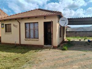 2 Bedroom house for rent in Orchards