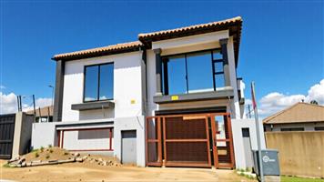 House For Sale in Riverside View