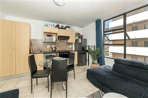 Stylish and Vibrant Studio Apartment!