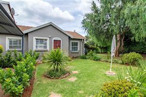 Townhouse Rental Monthly in Weltevreden Park