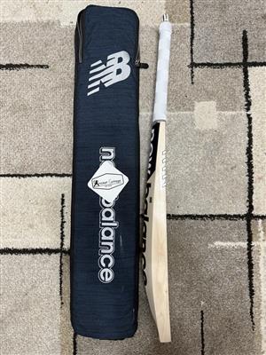 New Balance DC 900i Pro Cricket Bat - Selected Grade 1 English Willow
