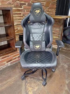 Cougar Armor Titan Pro Royal Gaming Chair