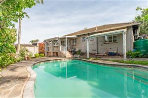 Located in Sought After Hatton Estate, This Cosy Family Home is your Ticket to Home Ownership