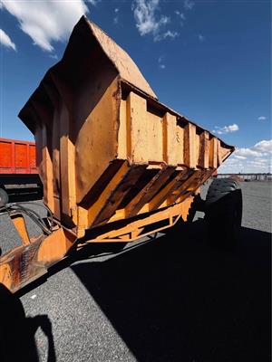 2000 Bell Tractor  Dumpers