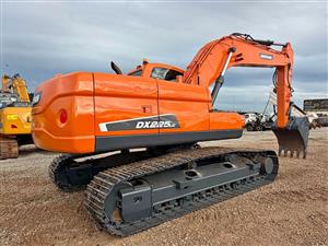 2016 DOOSAN DX225 LCA 22Ton excavator