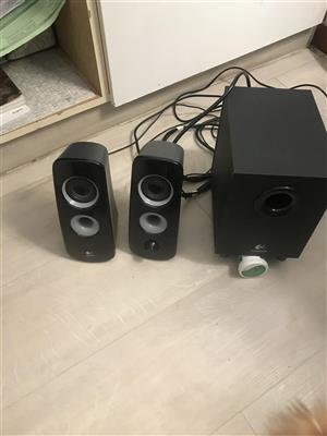 Speaker system  with  center   Box and two side speakers Ideal for lap top 