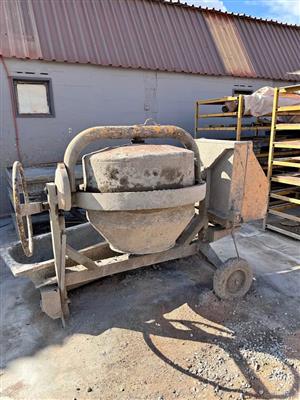 Complete Concrete Paver Manufacturing Business – 1000+ Moulds 