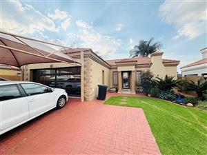 Townhouse For Sale in Sherwood Gardens