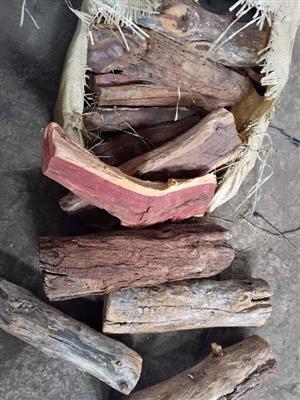 25 KG MIXED NAMIBIAN HARDWOOD & KAMEELDORING WOOD MIXED BAG