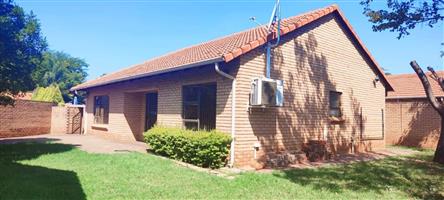 Townhouse For Sale in Willow Park