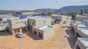 2 Bedroom Townhouse for sale in Bassonia