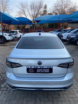 VW POLO SEDAN