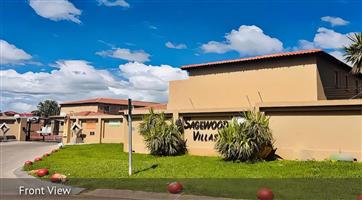 Stylish 2-Bedroom Estate Home with Balcony & Night Views In Annlin