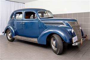 1937 FORD V8 SEDAN