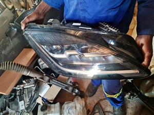 JAGUAR E-PACE RIGHT SIDE HEADLIGHT COMPLETE