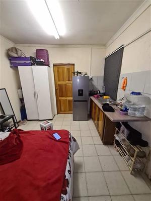 Bachelor to let in  Croton Road, Primrose germiston